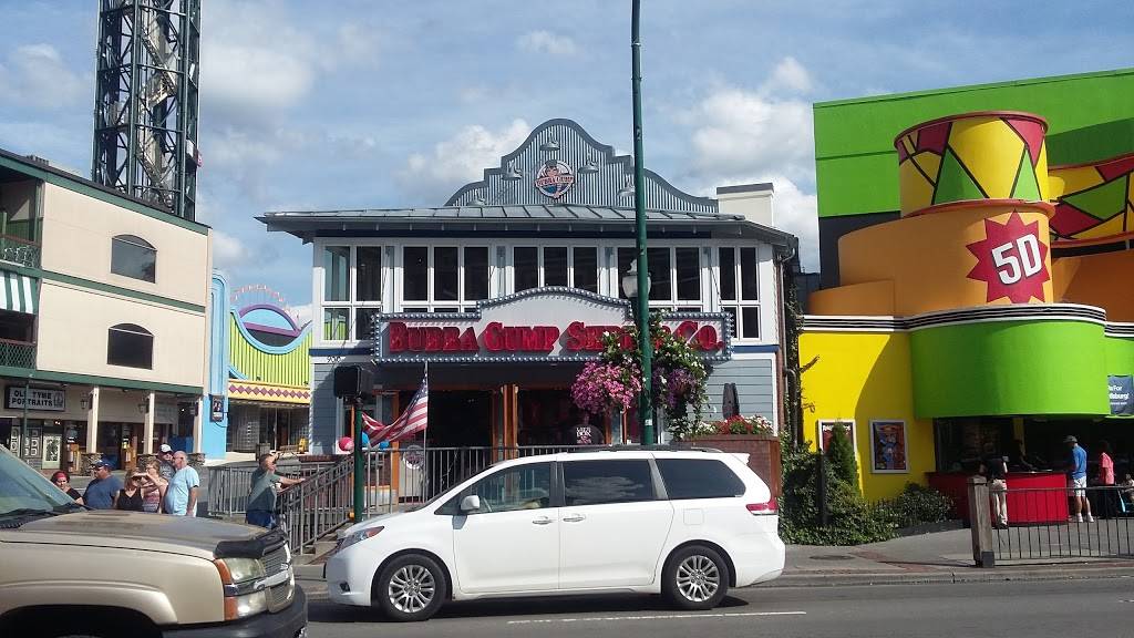 Bubba Gump Shrimp Co. | restaurant | 900 Parkway, Gatlinburg, TN 37738, USA | 8654303034 OR +1 865-430-3034