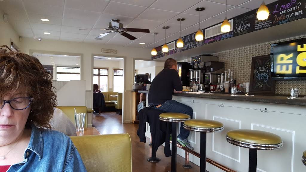 Relish | restaurant | 2 Pulaski Rd, Kings Park, NY 11754, USA | 6312922740 OR +1 631-292-2740