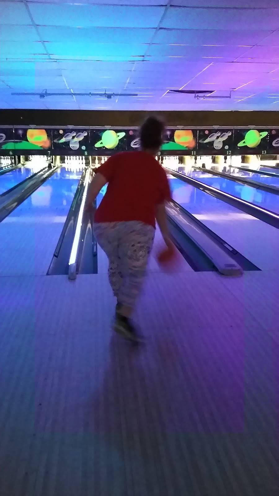 Tullahoma Bowling Lanes | restaurant | 900 S Anderson St, Tullahoma, TN 37388, USA | 9314551947 OR +1 931-455-1947