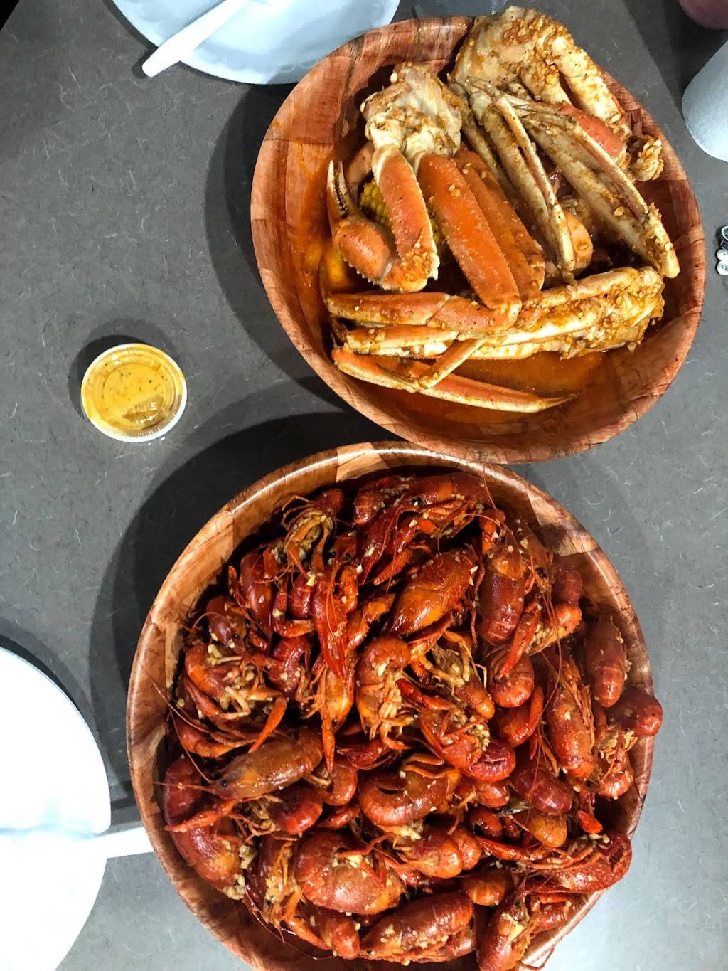 Bayou Seafood & More | restaurant | 10040 Veterans Memorial Dr #200, Houston, TX 77038, USA | 2817414520 OR +1 281-741-4520