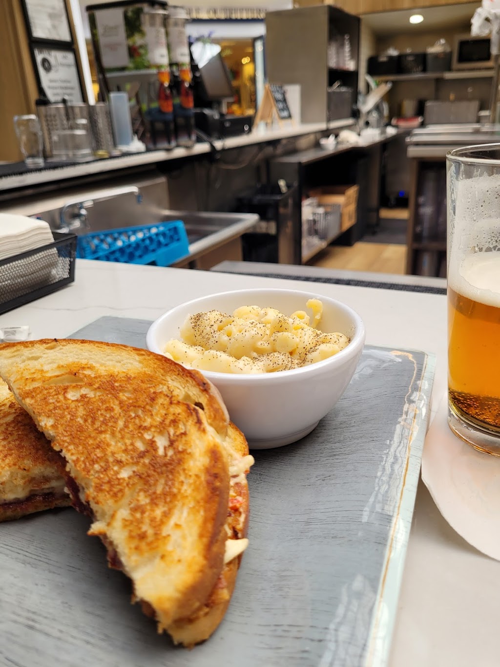 Iron & Ale Bistro | restaurant | 3405 Candlers Mountain Rd, Lynchburg, VA 24502, USA | 4344550230 OR +1 434-455-0230