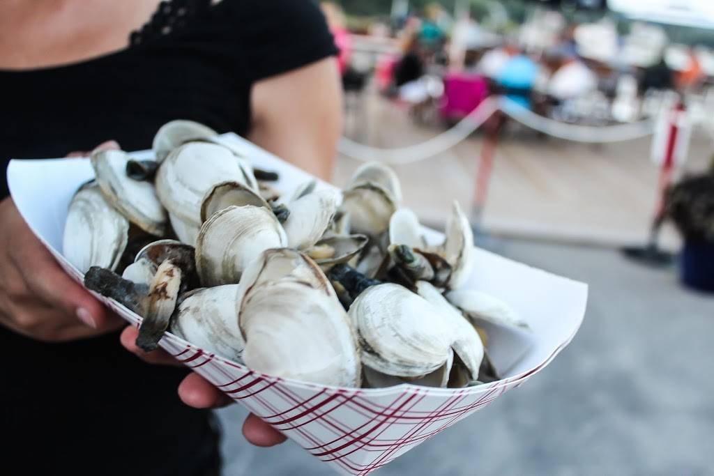 Deck at Dockside | restaurant | 22 Harris Island Rd, York, ME 03909, USA | 2073633602 OR +1 207-363-3602