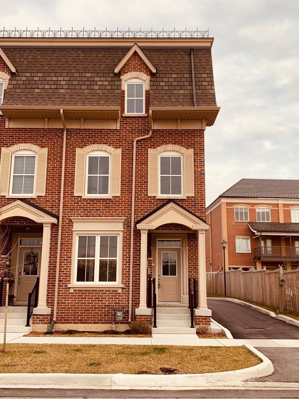 Mains Mansion | restaurant | 144 Main St N, Markham, ON L3P 5T3, Canada | 9054721114 OR +1 905-472-1114