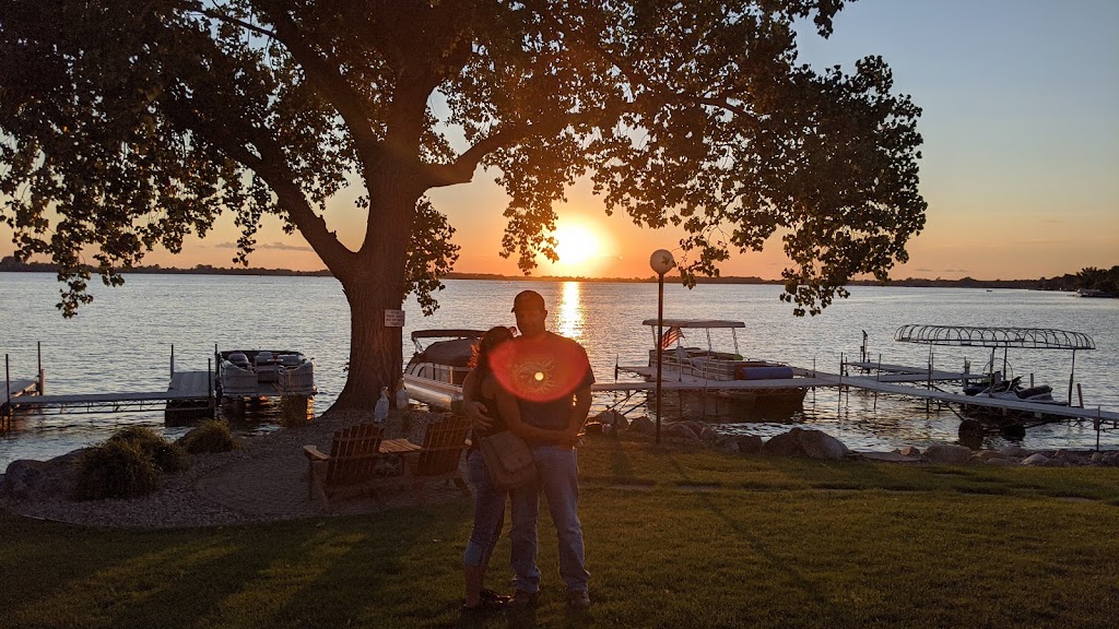 The Shipwreck Bar and Grill | restaurant | 23925 464th Ave, Chester, SD 57016, USA | 6054892000 OR +1 605-489-2000