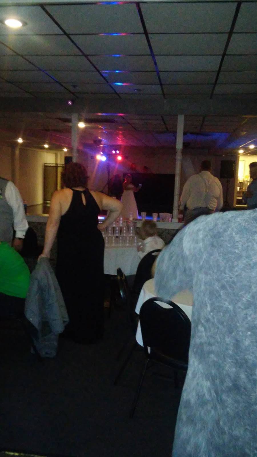 Snappers Bar & Grill | restaurant | 332 E Liberty Ln, Danville, IL 61832, USA | 2174423320 OR +1 217-442-3320