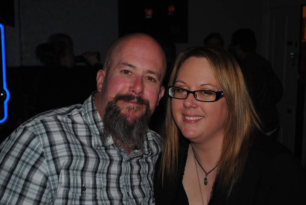 Gorillas Neighborhood Bar & Grill | restaurant | 1309 Oregon St, Oshkosh, WI 54902, USA | 9203857412 OR +1 920-385-7412