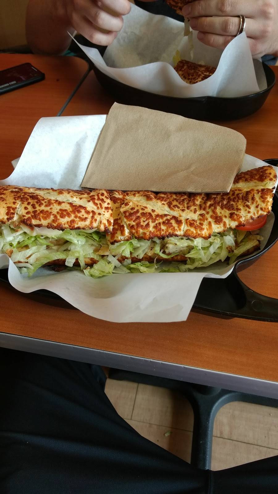 Quiznos | restaurant | 574 E Oakton St, Des Plaines, IL 60018, USA | 8478240478 OR +1 847-824-0478