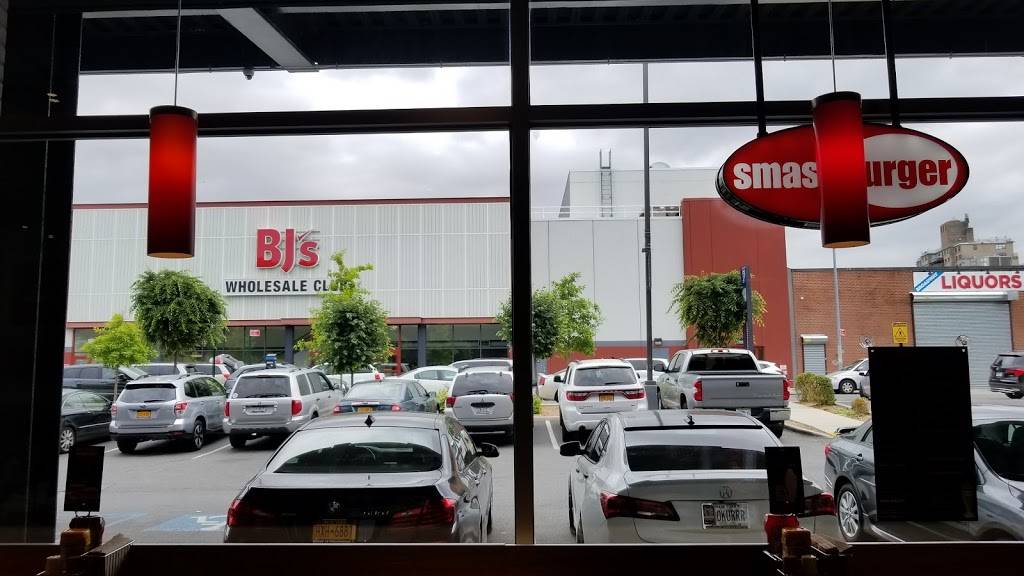 Smashburger | restaurant | 193 W 237th St, Bronx, NY 10463, USA | 7186184229 OR +1 718-618-4229