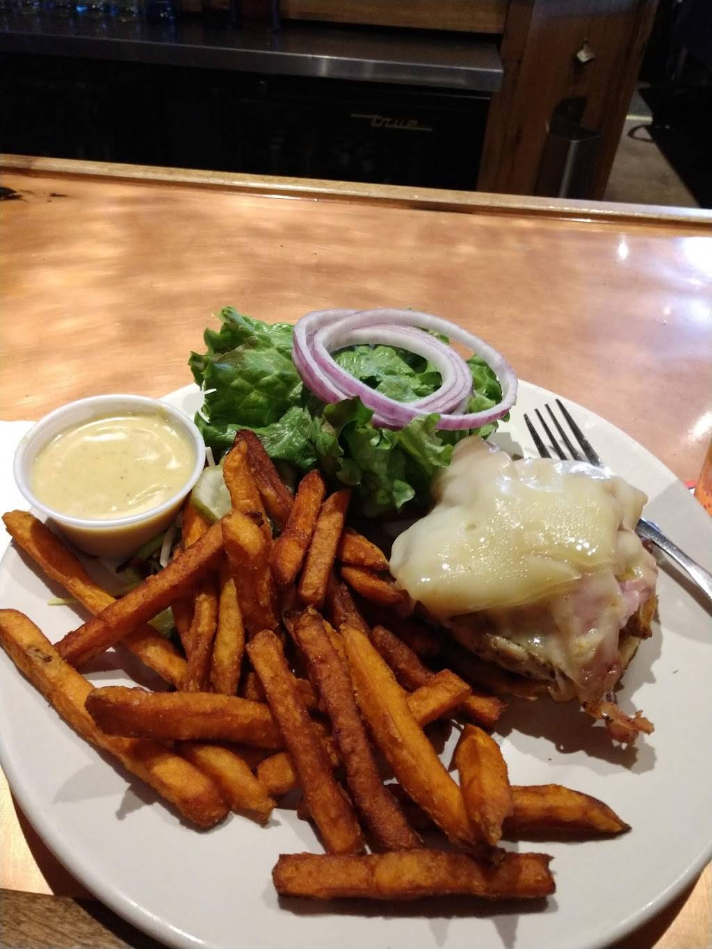 East Side Restaurant | restaurant | 47 Landing St, Newport, VT 05855, USA | 8023342340 OR +1 802-334-2340