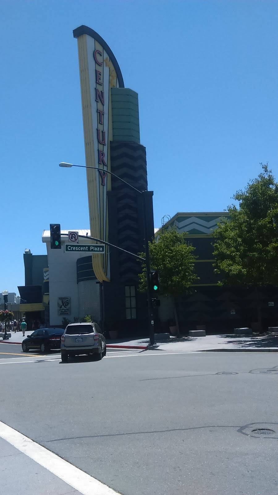 Century 16 Downtown Pleasant Hill and XD | meal takeaway | 125 Crescent Dr, Pleasant Hill, CA 94523, USA | 9252881371 OR +1 925-288-1371