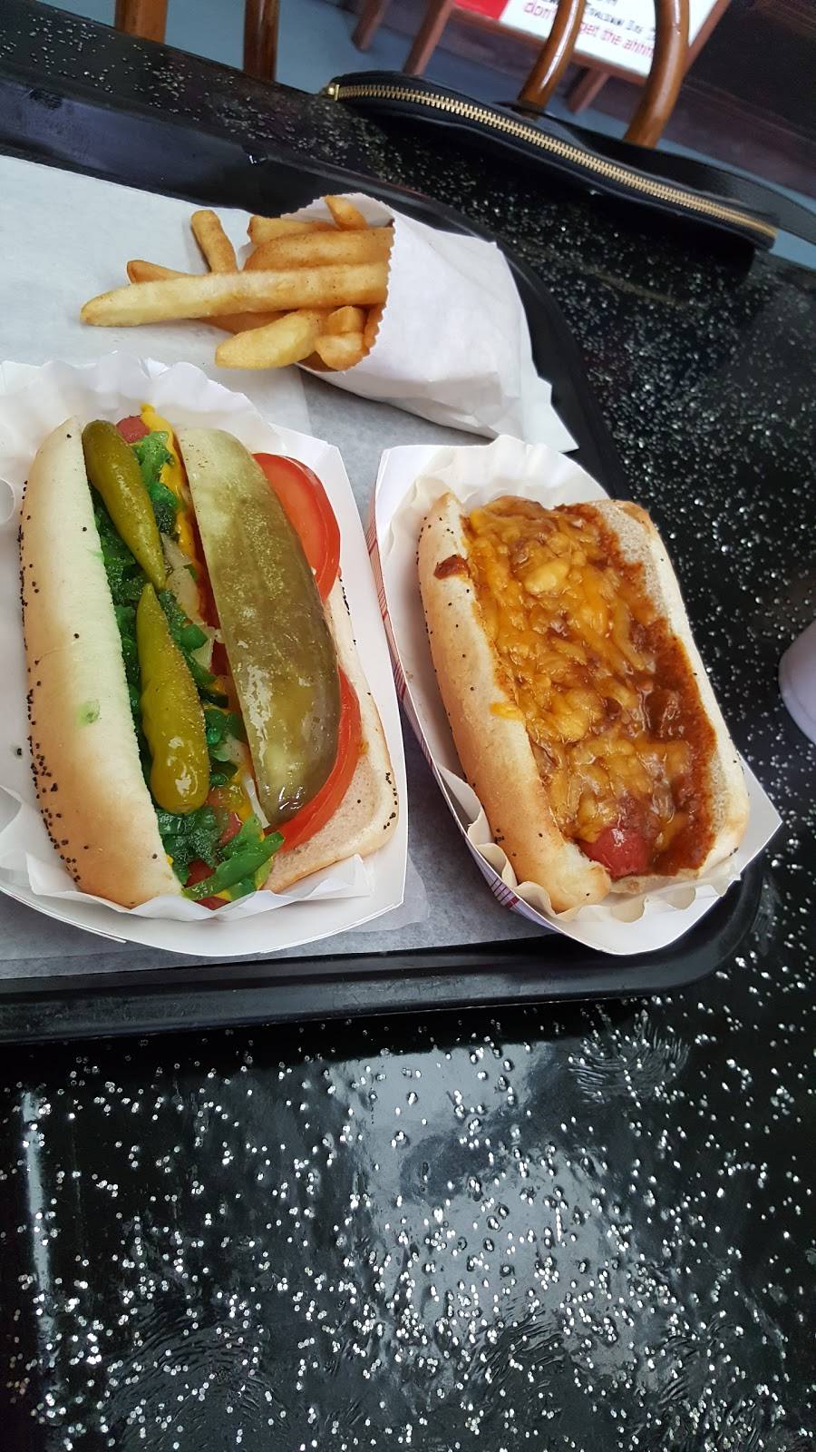 Donnies Chicago Style Italian Beef Hot Dogs and Hookah Bar | restaurant | 4939 Northwest Loop 410, San Antonio, TX 78229, USA | 2104370405 OR +1 210-437-0405