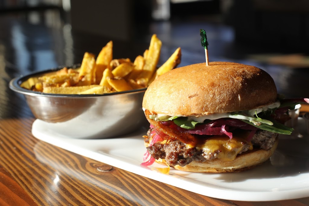 Boise Fry Company | restaurant | 1240 W Chinden Blvd Suite 100, Meridian, ID 83646, USA | 2082072524 OR +1 208-207-2524