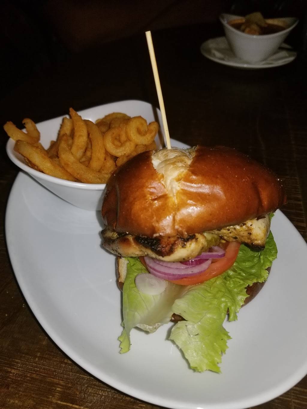 Bulldog Ale House | restaurant | 6606 N Sheridan Rd, Chicago, IL 60626, USA | 7732749331 OR +1 773-274-9331