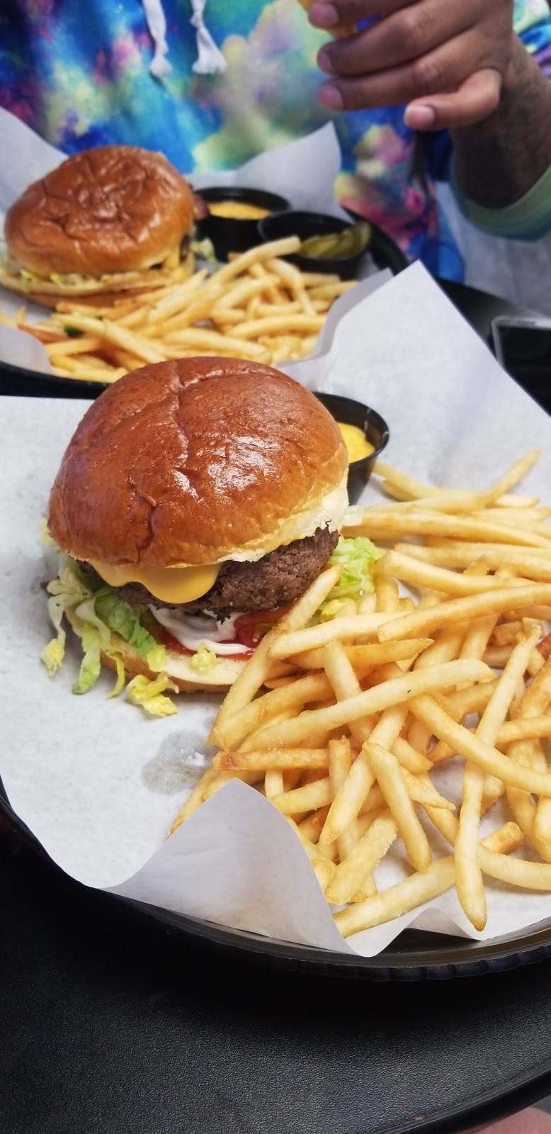 Retro Burger | restaurant | 13839 S Cicero Ave, Crestwood, IL 60445, USA | 7089259642 OR +1 708-925-9642