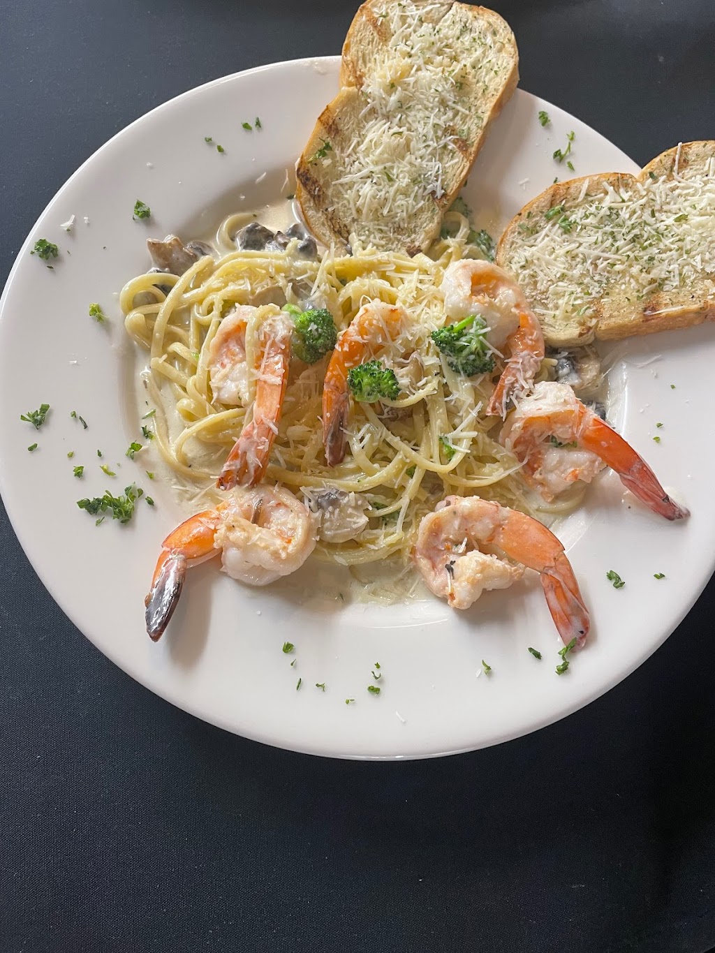 Varelas Restaurant Steaks & More | restaurant | 710 Dalies Ave, Belen, NM 87002, USA | 5058644616 OR +1 505-864-4616