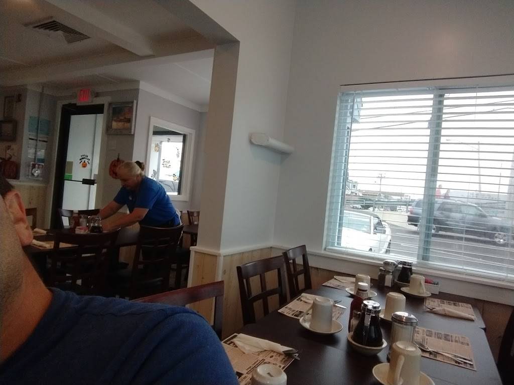 Captains Table | restaurant | 35 Broadway, Point Pleasant Beach, NJ 08742, USA | 7327033905 OR +1 732-703-3905