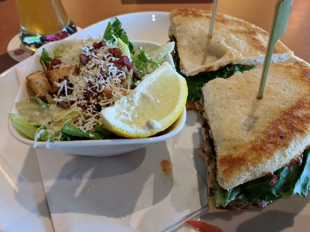 Boston Pizza | restaurant | 4 Amy Croft Dr, Windsor, ON N8N 2L9, Canada | 5197391313 OR +1 519-739-1313