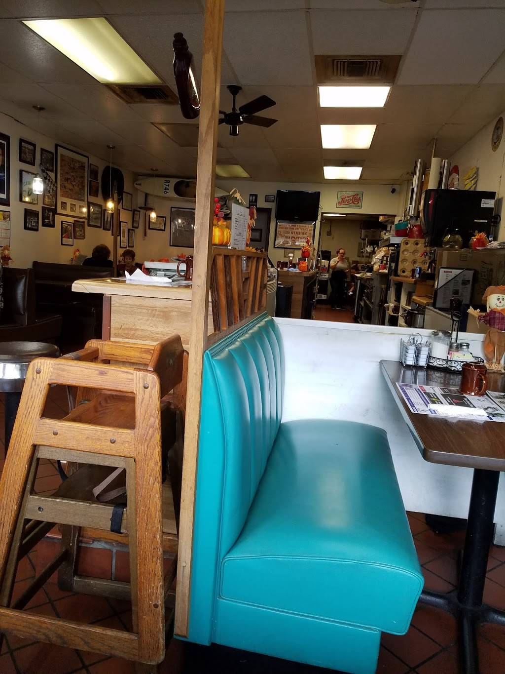 Pine Grove Diner | restaurant | 78 Lake Ave, Danbury, CT 06810, USA | 2037986556 OR +1 203-798-6556