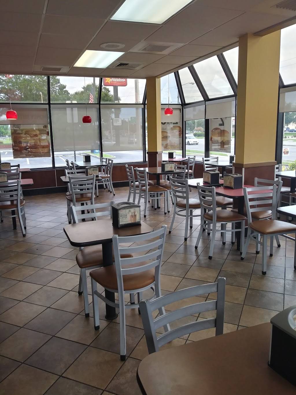 Hardees | restaurant | 126 Magnolia Ave, Auburndale, FL 33823, USA | 8639679220 OR +1 863-967-9220
