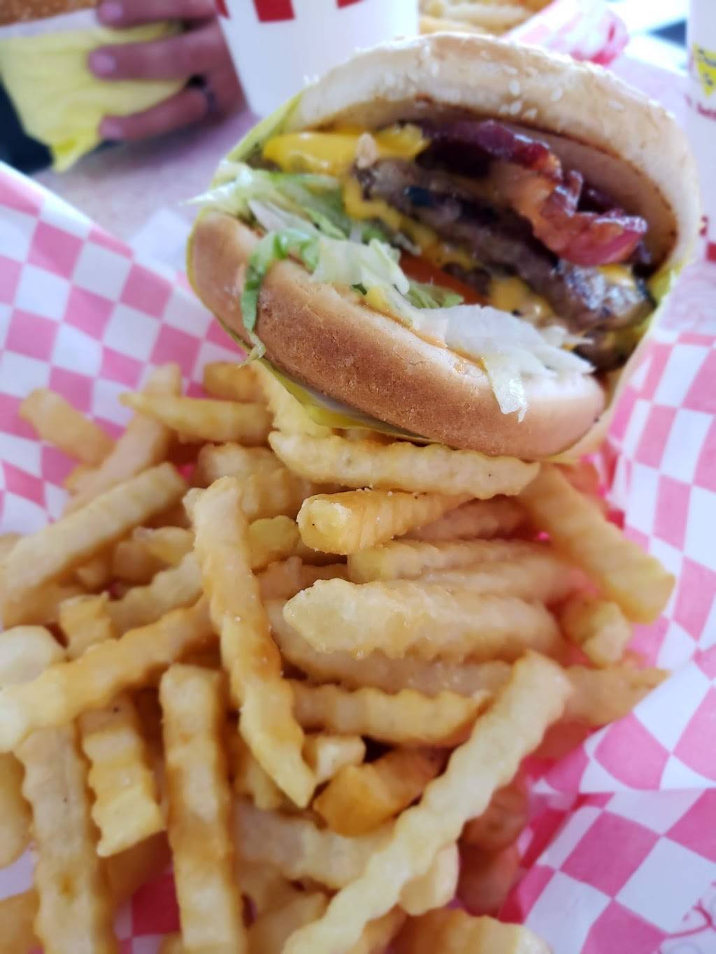 Triangle Drive In | restaurant | 240 W Shaw Ave, Clovis, CA 93612, USA | 5594723049 OR +1 559-472-3049