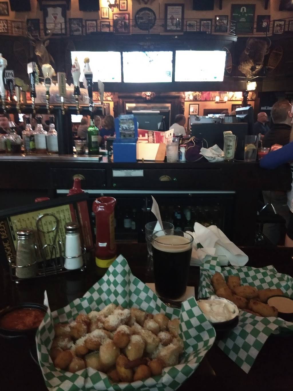 Finn McCools Irish Sports Pub Crystal Lake | restaurant | 72 N Williams St, Crystal Lake, IL 60014, USA | 8153561155 OR +1 815-356-1155