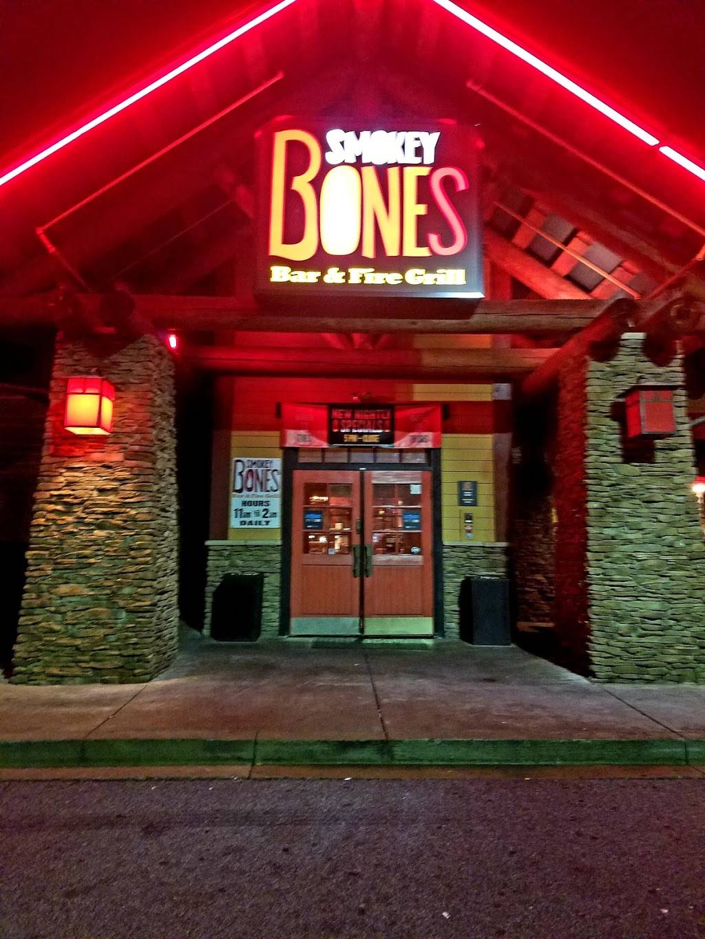 Smokey Bones Bar & Fire Grill | meal takeaway | 1905 N Roan St, Johnson City, TN 37601, USA | 4239791706 OR +1 423-979-1706