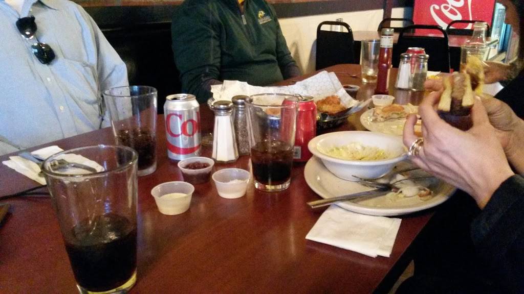 Red Rooster Grill | restaurant | 424 N Oak St, Iowa Falls, IA 50126, USA | 6416489714 OR +1 641-648-9714