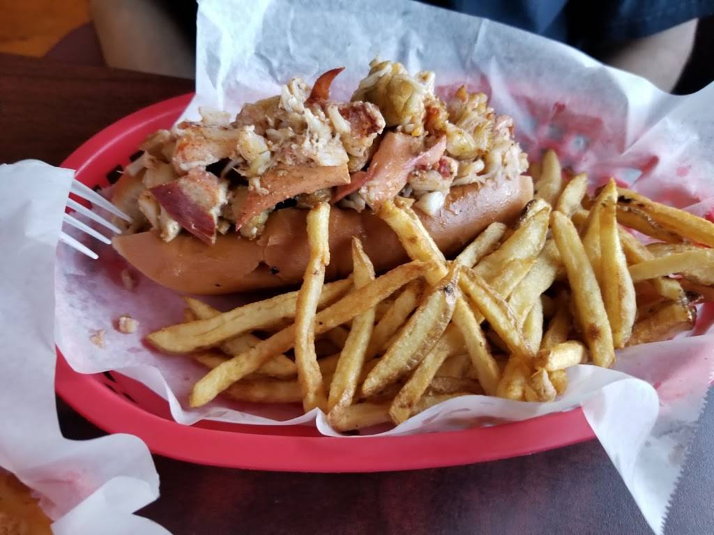 Smokeys BBQ & Lobster Pound | restaurant | 1061 Bar Harbor Rd, Trenton, ME 04605, USA | 2076677300 OR +1 207-667-7300