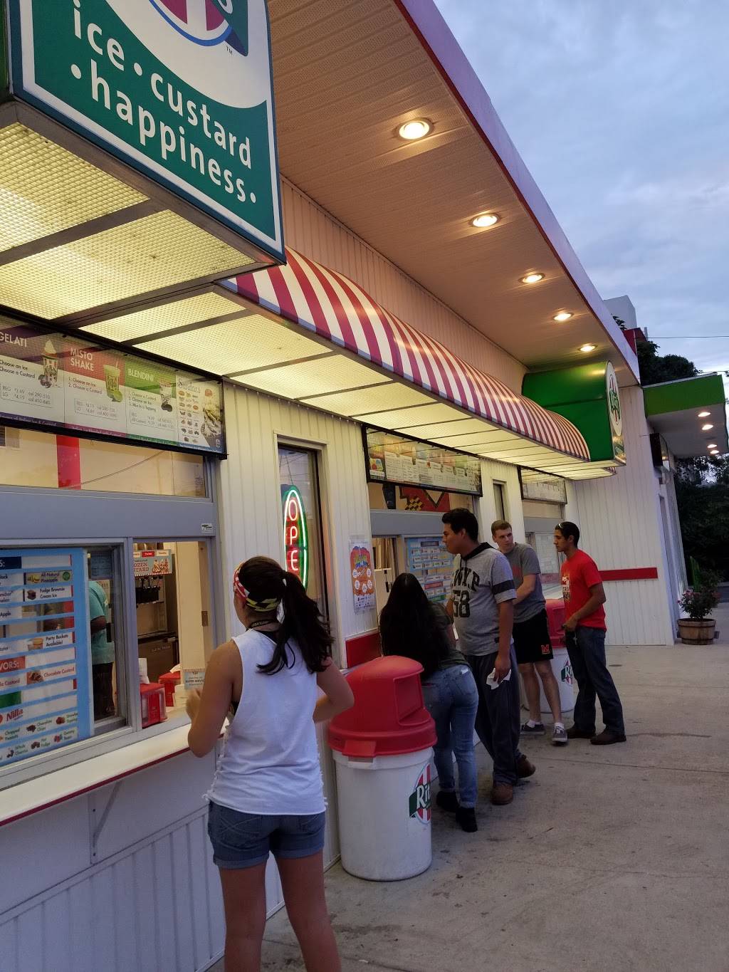 Ritas Italian Ice & Frozen Custard | restaurant | 8900 Baltimore Ave, College Park, MD 20740, USA | 3013455445 OR +1 301-345-5445