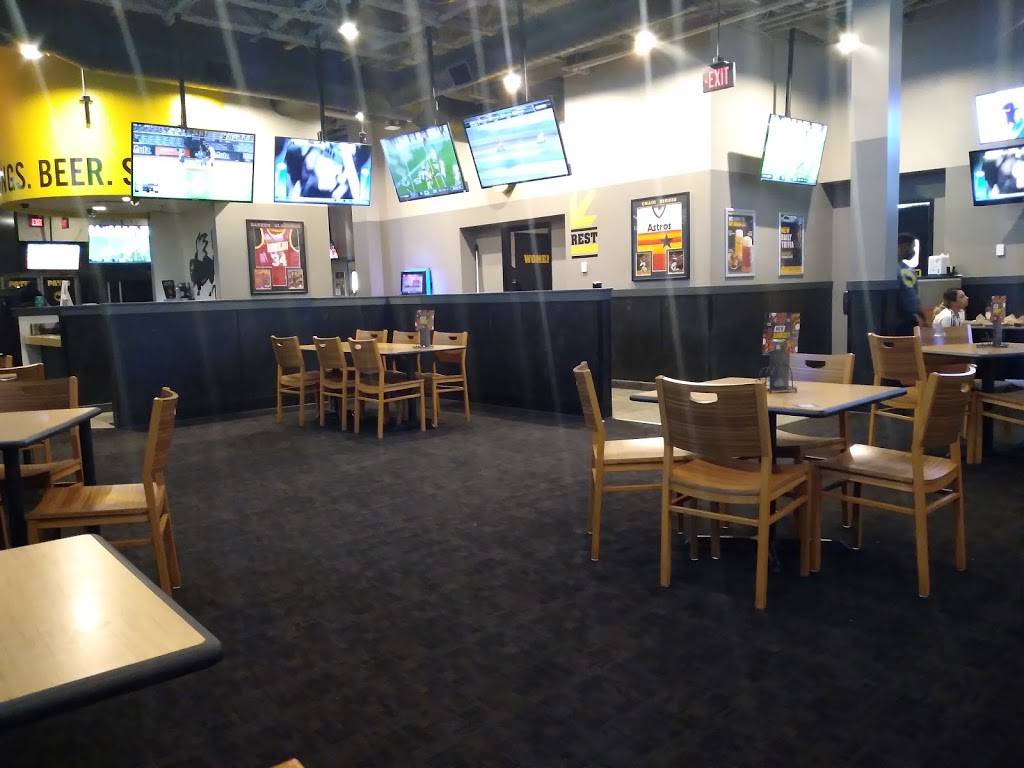Buffalo Wild Wings | meal takeaway | 3939 Washington Ave #100, Houston, TX 77007, USA | 8323562980 OR +1 832-356-2980