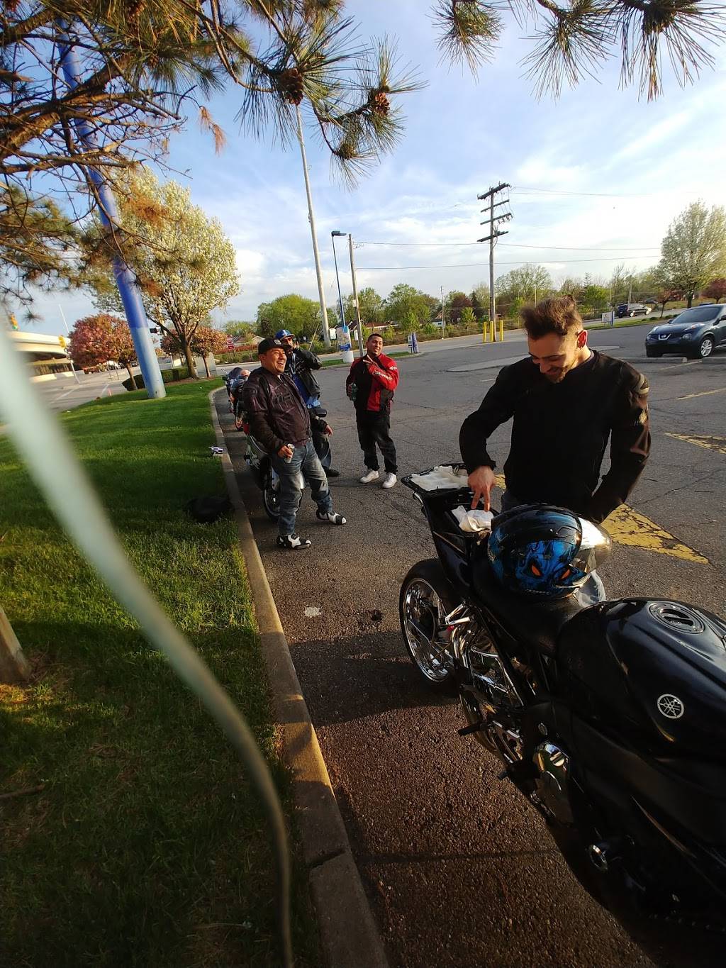 White Castle | restaurant | 24000 Schoolcraft, Redford Charter Twp, MI 48239, USA | 3135339843 OR +1 313-533-9843