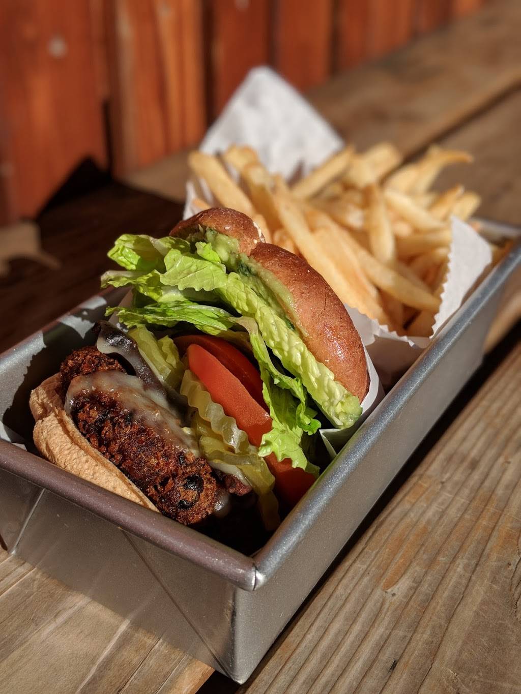 burger. Santa Cruz | restaurant | 1520 Mission St, Santa Cruz, CA 95060, USA | 8314255300 OR +1 831-425-5300