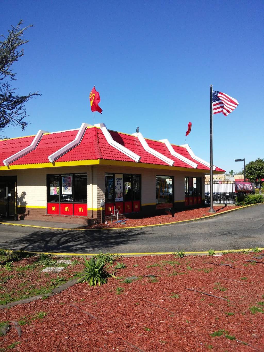 McDonalds | cafe | 103 S McDowell Blvd, Petaluma, CA 94952, USA | 7077637505 OR +1 707-763-7505