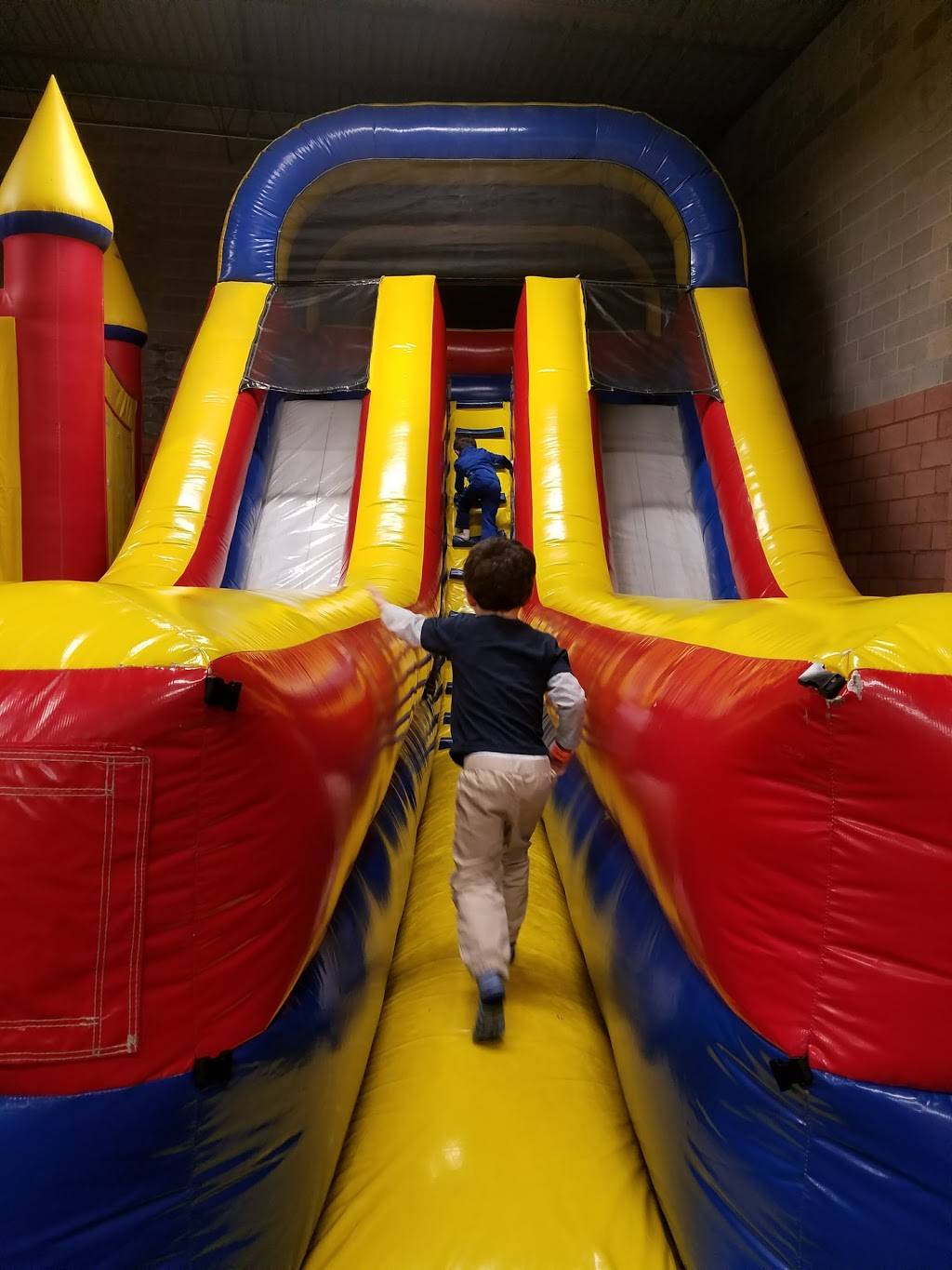 Bounce Kraze | meal takeaway | 407 Granite Run Dr, Lancaster, PA 17601, USA | 7179474500 OR +1 717-947-4500