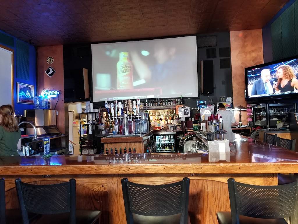 Brat House Grill | restaurant | 49 Wisconsin Dells Pkwy S, Wisconsin Dells, WI 53965, USA | 6082548505 OR +1 608-254-8505