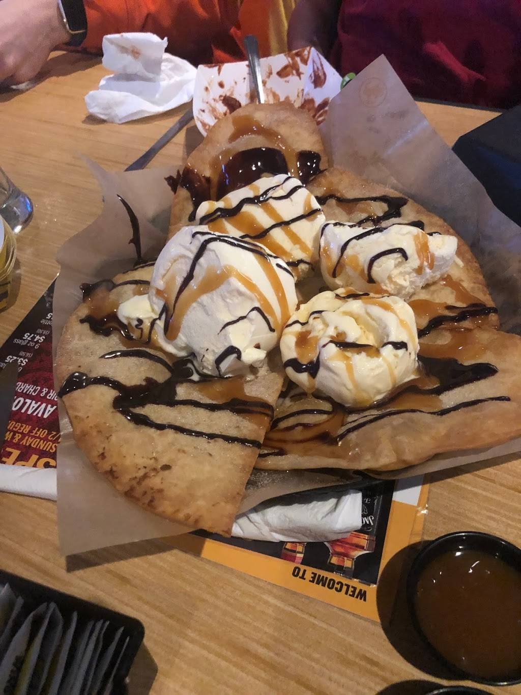 Buffalo Wild Wings | restaurant | 907 W Marketview Dr, Champaign, IL 61822, USA | 2173784400 OR +1 217-378-4400