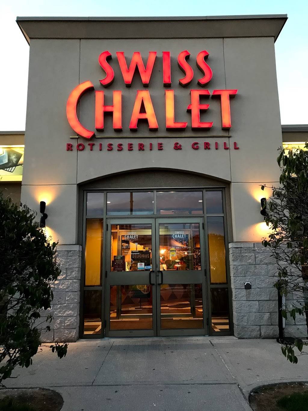 Swiss Chalet | restaurant | 1400 OConnor Dr, East York, ON M4B 2T8, Canada | 4167019869 OR +1 416-701-9869