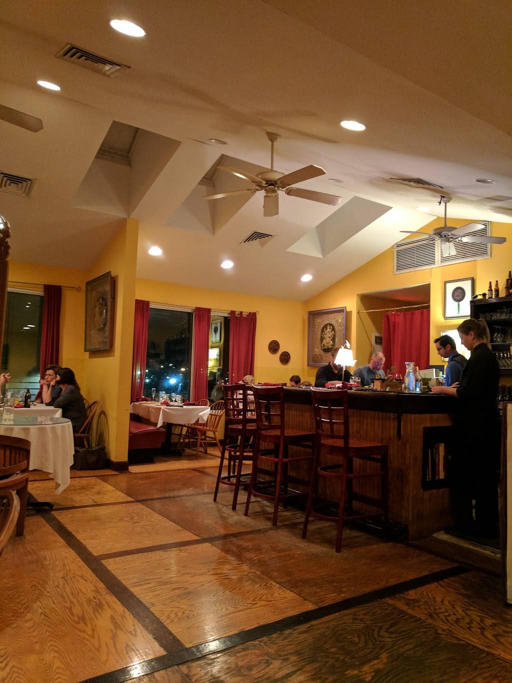 Baan Sawan Thai Bistro | restaurant | 2135 Devine St, Columbia, SC 29205, USA | 8032528992 OR +1 803-252-8992