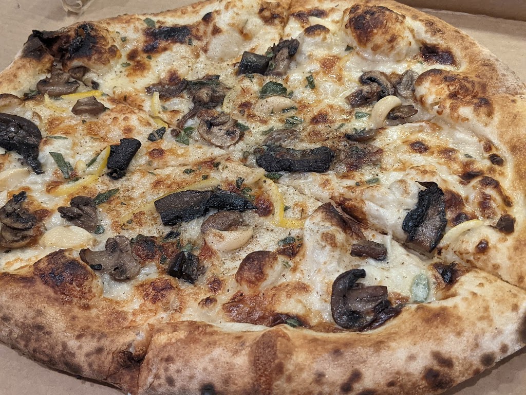 Sweet Heart Pizza | restaurant | 0672 S Gaines St, Portland, OR 97239, USA | 5039541706 OR +1 503-954-1706