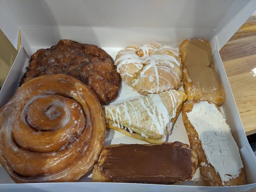 Dough Co. Doughnuts & Coffee | bakery | 4742 Hills and Dales Rd NW, Canton, OH 44708, USA | 3309158053 OR +1 330-915-8053