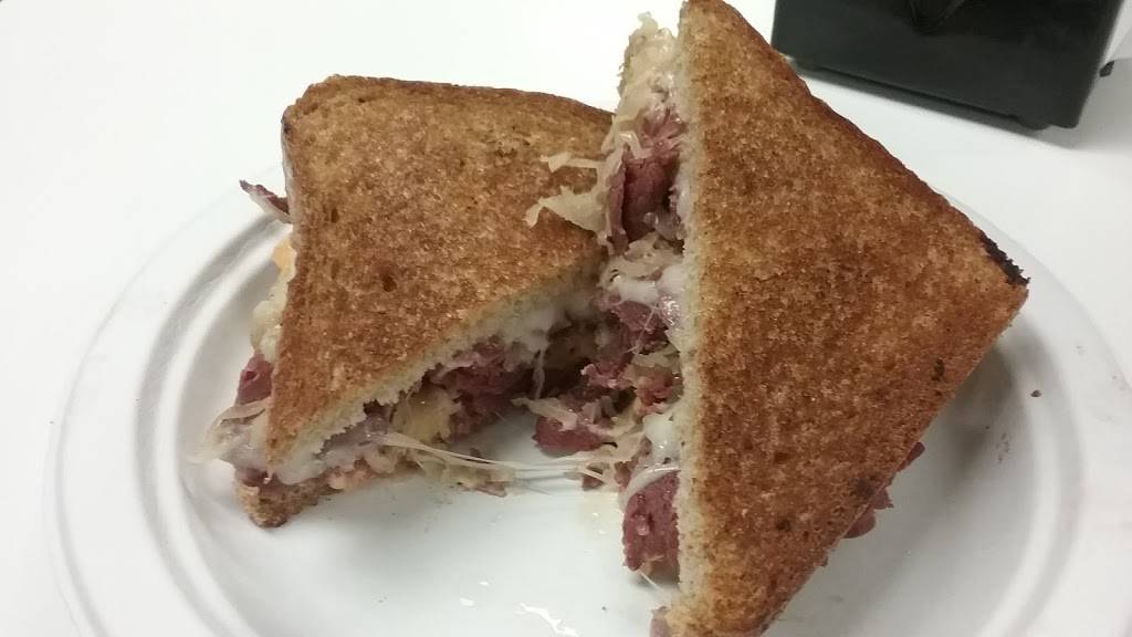 Fair Lakes Deli | restaurant | 12701 Fair Lakes Cir, Fairfax, VA 22033, USA | 7038181512 OR +1 703-818-1512