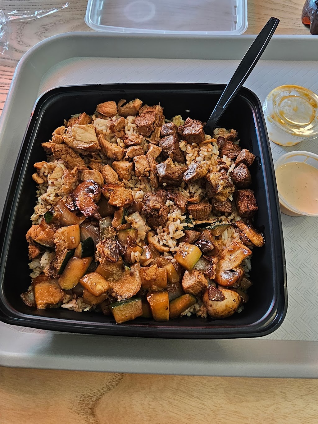 Hibachi Run | restaurant | 6065 Central College Rd, New Albany, OH 43054, USA | 6143546150 OR +1 614-354-6150