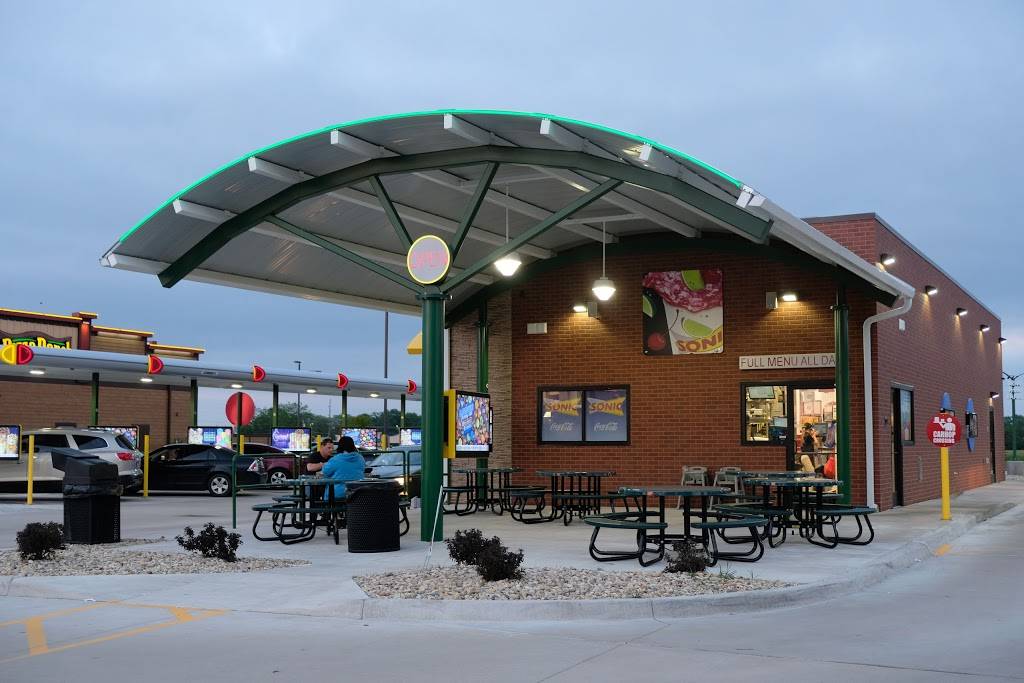 Sonic Drive-In | restaurant | 225 Legacy Dr, Burlington, IA 52601, USA | 3197528131 OR +1 319-752-8131