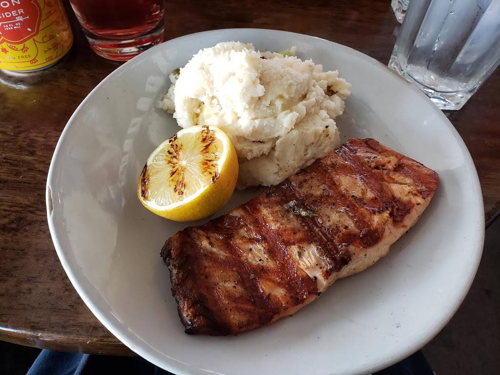 James E. McNellies Pub | restaurant | 1100 Classen Dr, Oklahoma City, OK 73103, USA | 4056017468 OR +1 405-601-7468