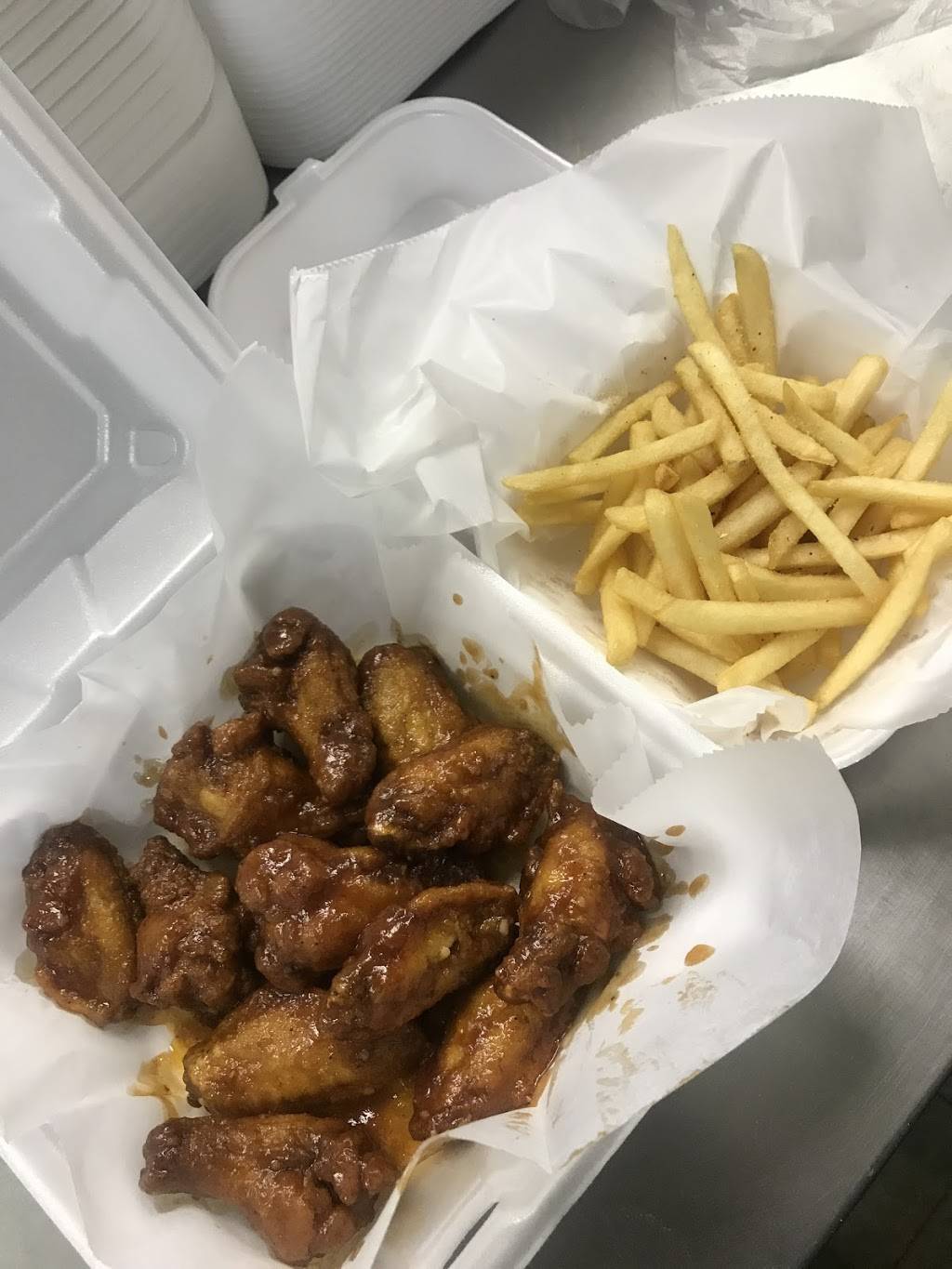 Trae’s Burgers•Chicken•Fish | restaurant | 1802 28th St SW, Wyoming, MI 49519, USA | 6166475942 OR +1 616-647-5942