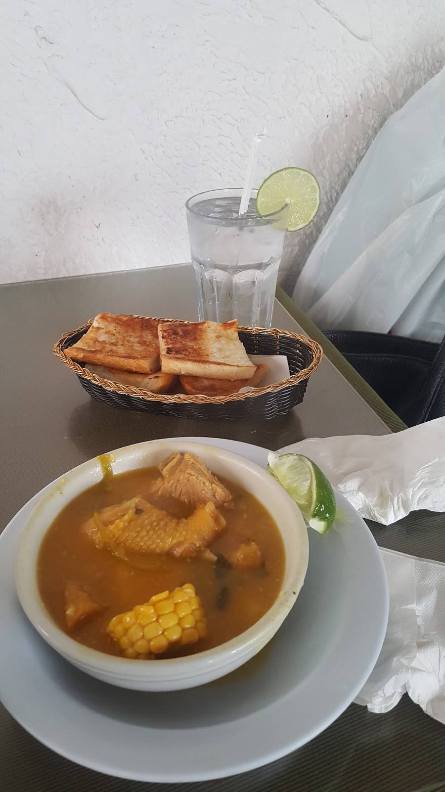 Fiesta Cafe and Bar | cafe | 4640 3rd Ave, Bronx, NY 10458, USA | 7187332211 OR +1 718-733-2211