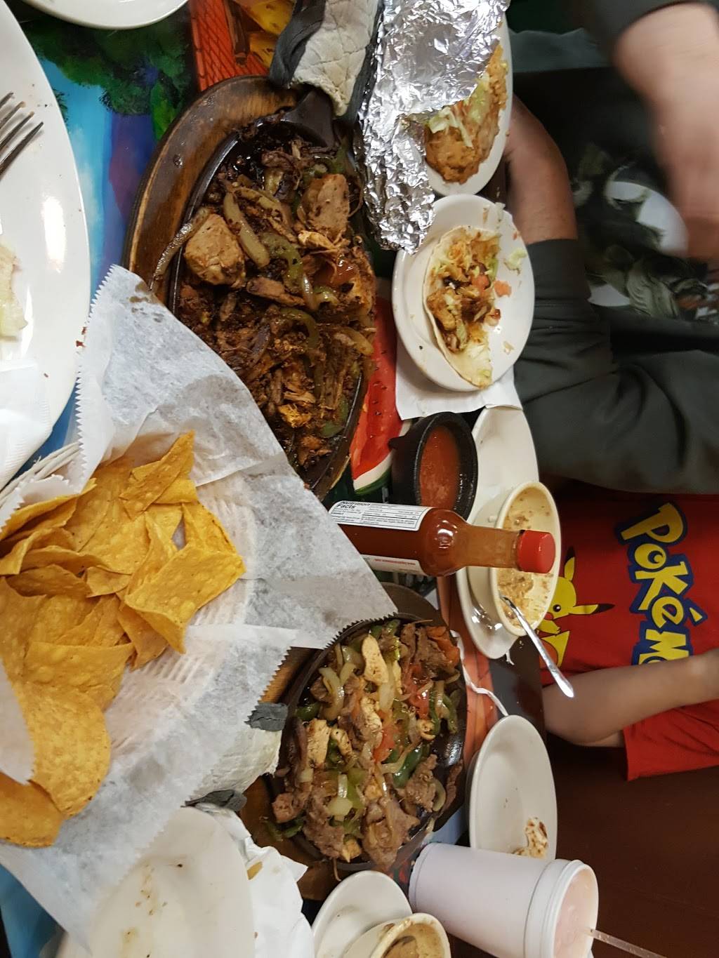 El Salto | restaurant | Golden Gate Plaza, Maumee, OH 43537, USA | 4198870211 OR +1 419-887-0211