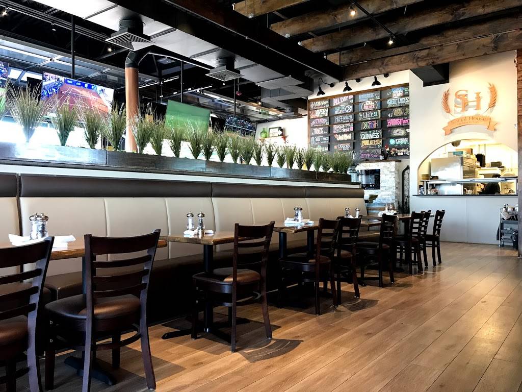 Social House Kitchen & Tap | restaurant | 25370 Eastern Marketplace Plaza, South Riding, VA 20152, USA | 7033276464 OR +1 703-327-6464