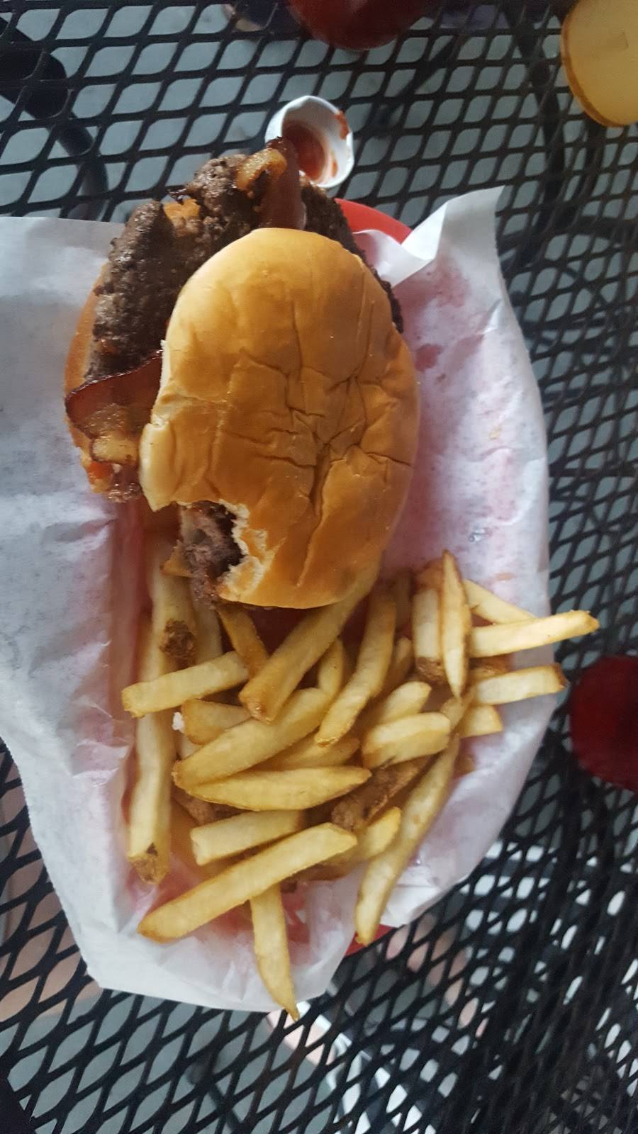 Tulips American Grub And Pub | restaurant | 3002 E Oakland Ave, Johnson City, TN 37601, USA | 4232320868 OR +1 423-232-0868