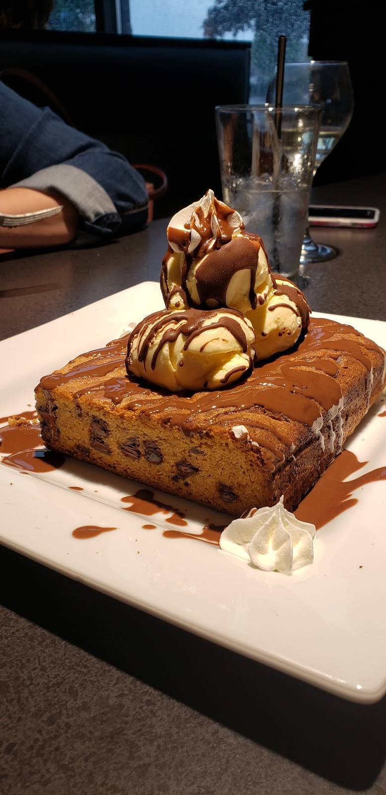 Black Rock Bar & Grill | restaurant | 2745 Fairfield Commons Blvd, Beavercreek Township, OH 45431, USA | 9379880026 OR +1 937-988-0026